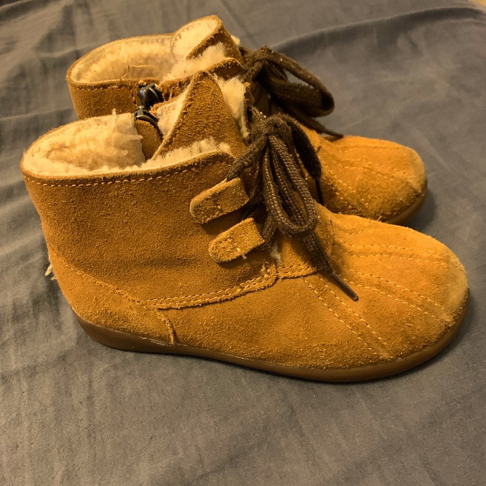 Toddler boys size 9 UGG boots